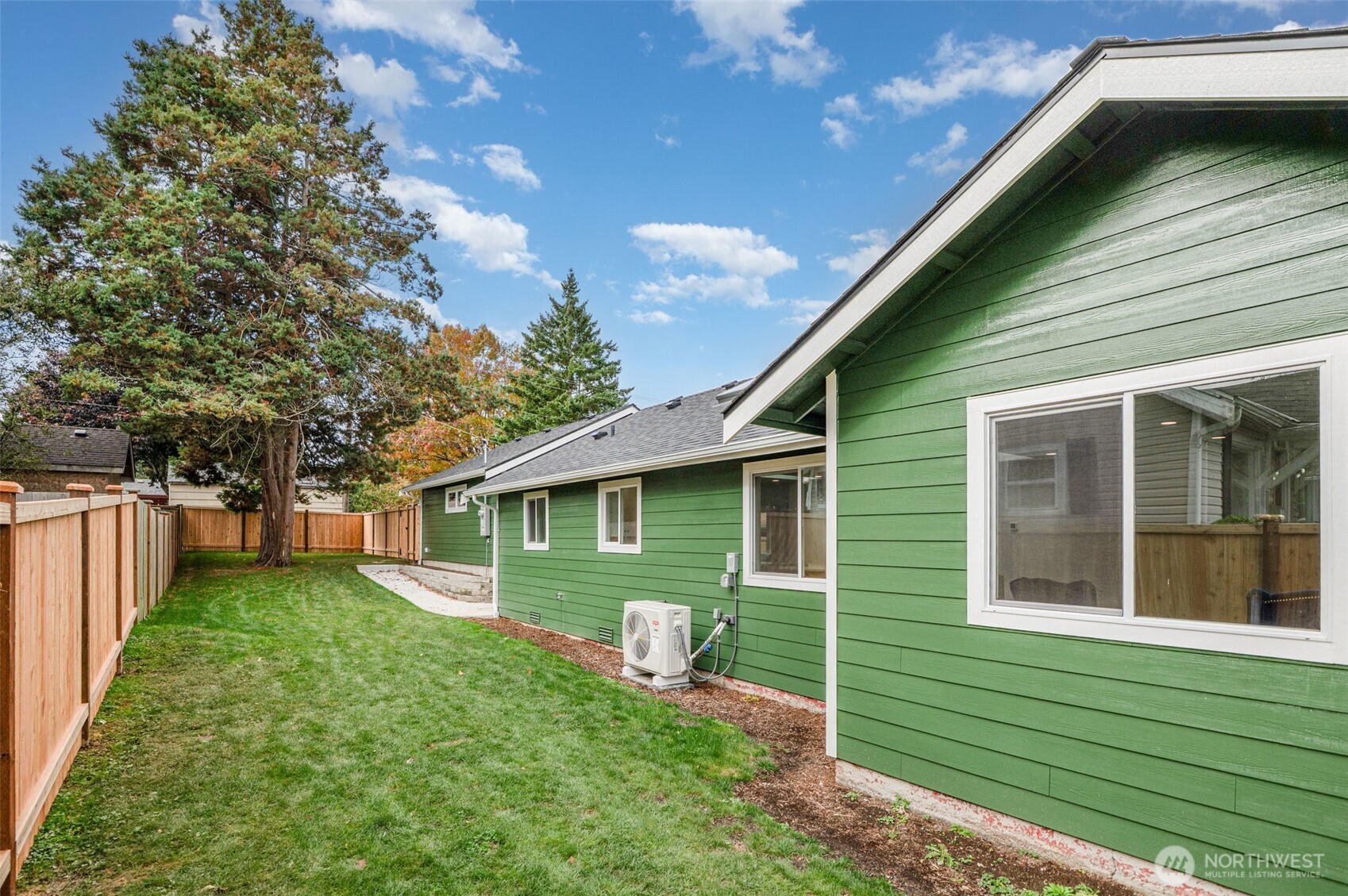 1708 Walnut Street Everett, WA 98201 - Photo 7 of 32 a front view of a house with a garden