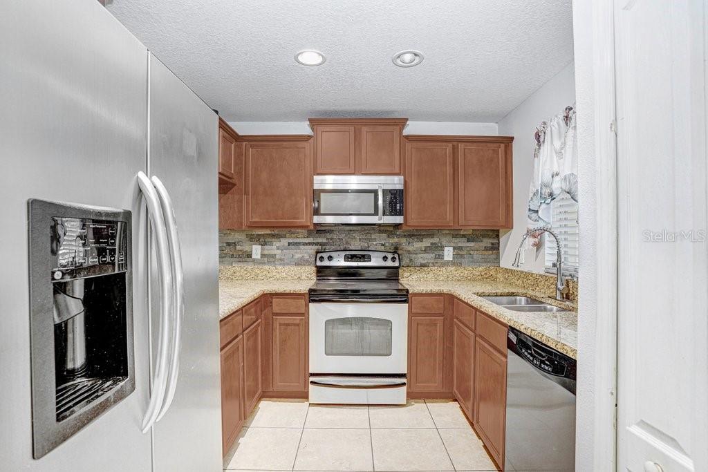 37669 Aaralyn Road Zephyrhills, FL 33542 - Photo 17 of 38