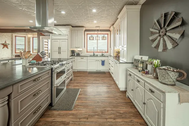 $1,499,900 | N8161 Zentner Road, New Glarus, WI 53574