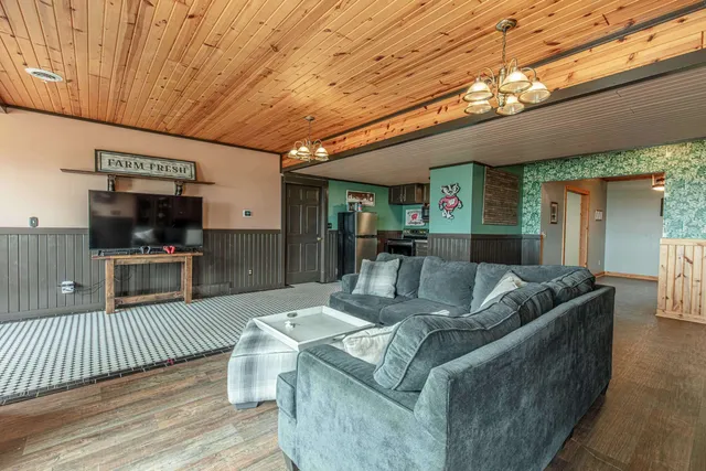 $1,499,900 | N8161 Zentner Road, New Glarus, WI 53574