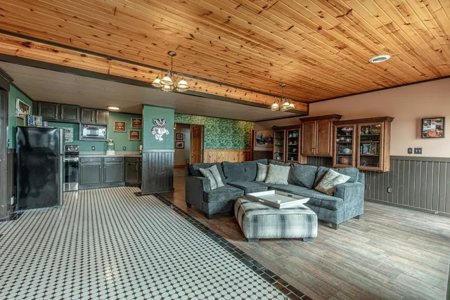 $1,499,900 | N8161 Zentner Road, New Glarus, WI 53574