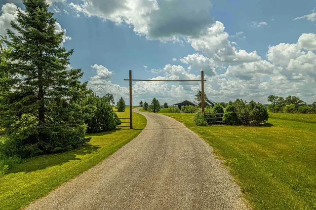 $1,499,900 | N8161 Zentner Road, New Glarus, WI 53574