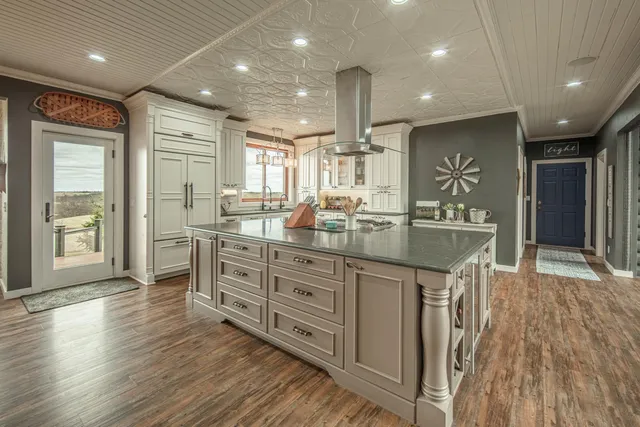 $1,499,900 | N8161 Zentner Road, New Glarus, WI 53574