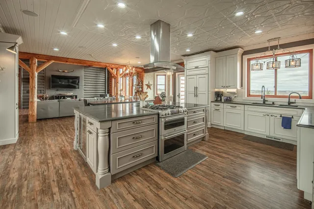 $1,499,900 | N8161 Zentner Road, New Glarus, WI 53574