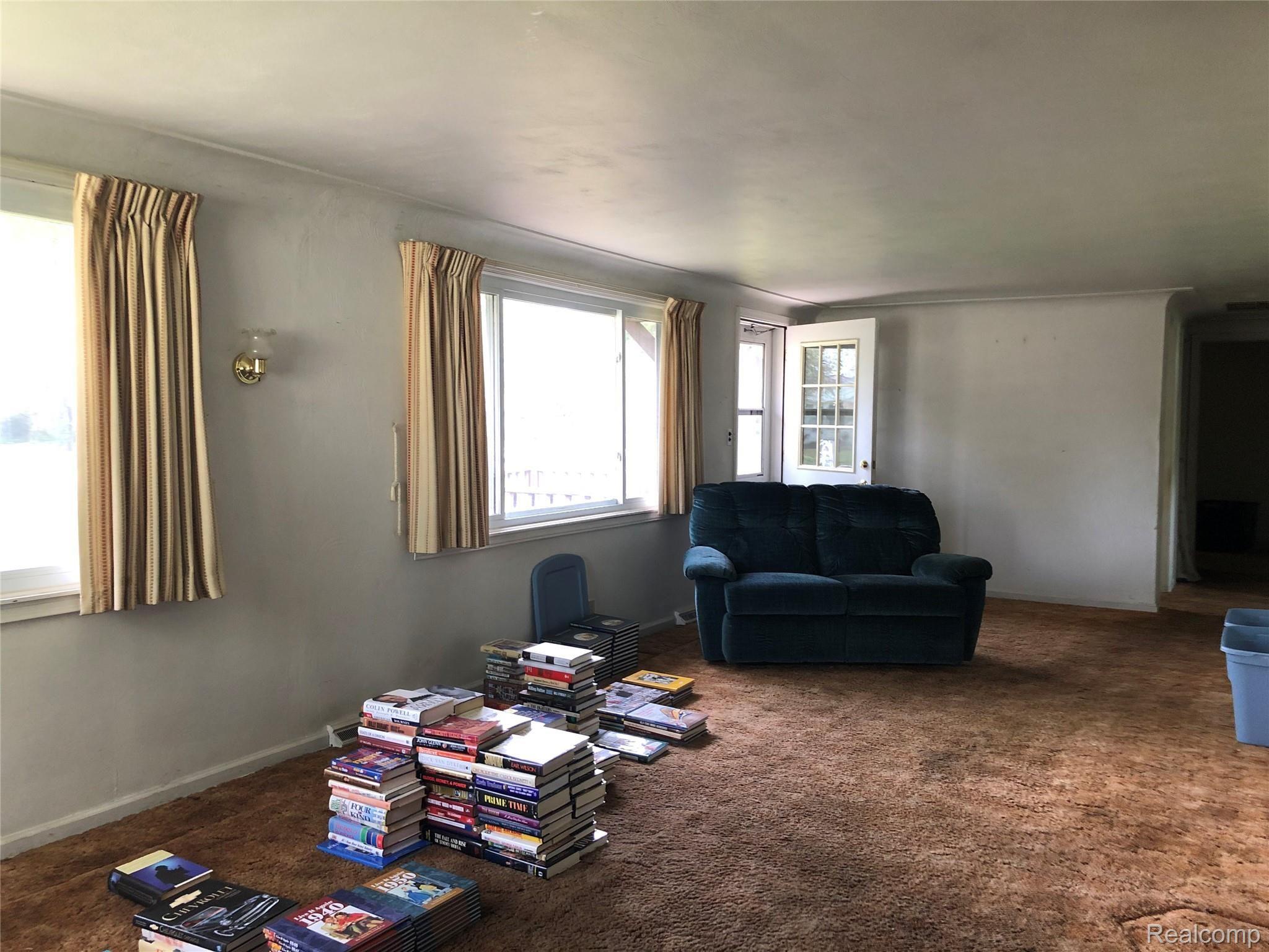 2434 North Long Lake Road Fenton, MI 48430 - Photo 9 of 25 AB074CD2-C3EA-47CE-A91A-ACCCABADB93F.jpeg