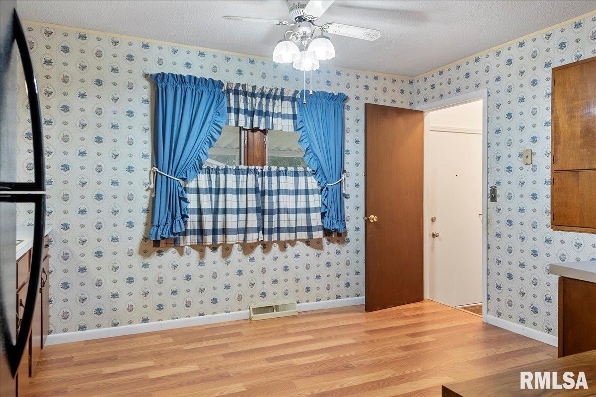 2113 Henley Road Springfield, IL 62702 - Photo 8 of 34