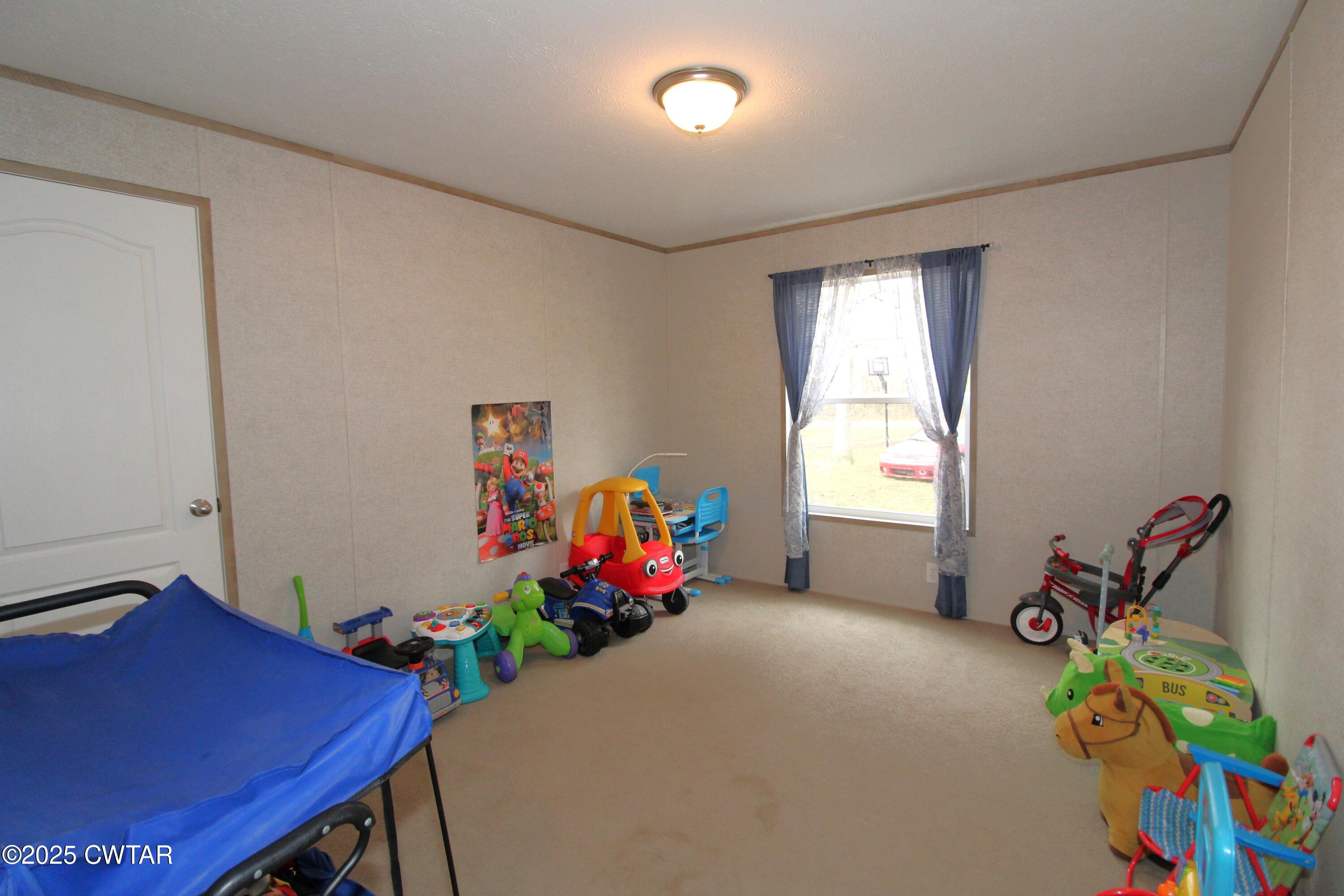 34 Rubin White Road Bradford, TN 38316 - Photo 30 of 35 a room with furniture and a window