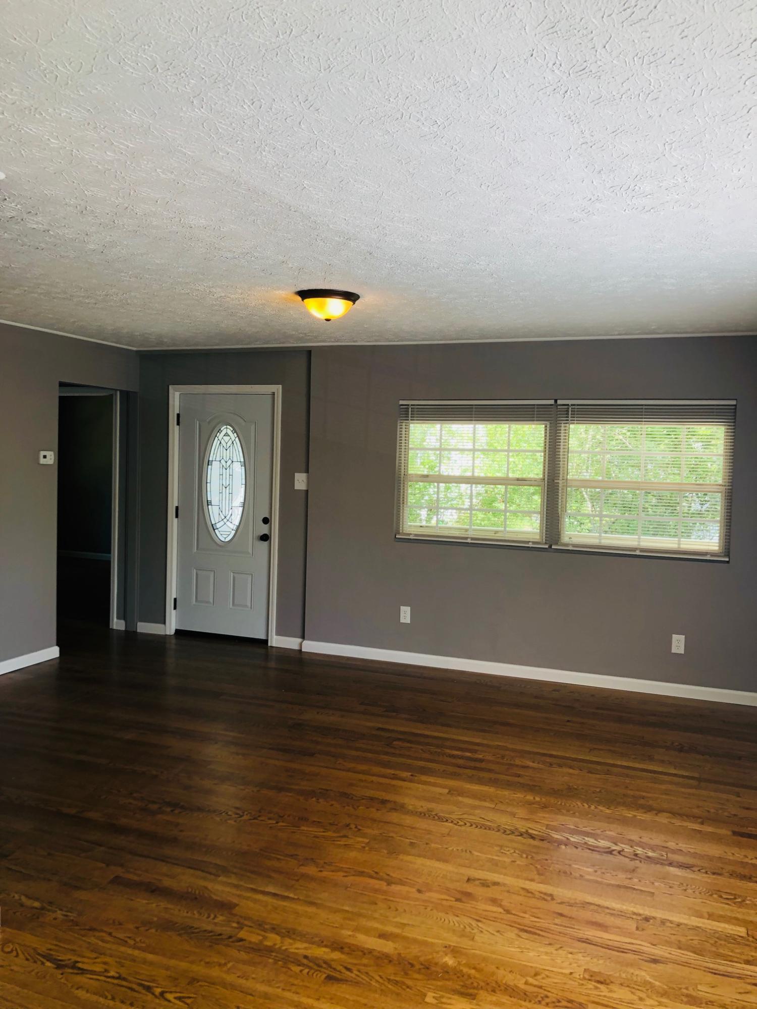 305 East Faunce Lane Oak Ridge, TN 37830 - Photo 20 of 38 Living Room
