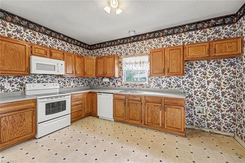 616 Nova Avenue High Point, NC 27265 - Photo 8 of 24 Kitchen