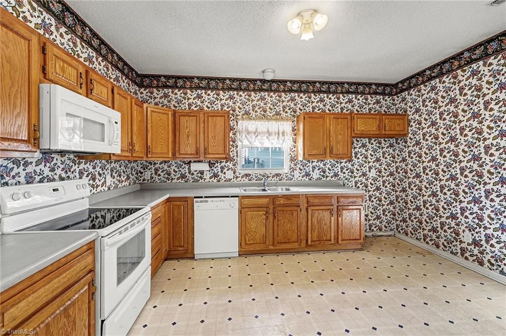 616 Nova Avenue High Point, NC 27265 - Photo 9 of 24 Kitchen