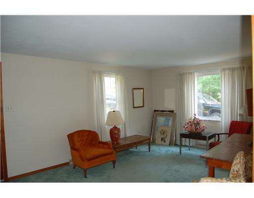 57 Cowan Road Pittsburgh, PA 15205 - Photo 14 of 18 Living Room.