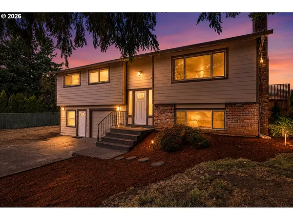 $654,900 | 18027 Southeast Emi Street, Damascus, OR 97089