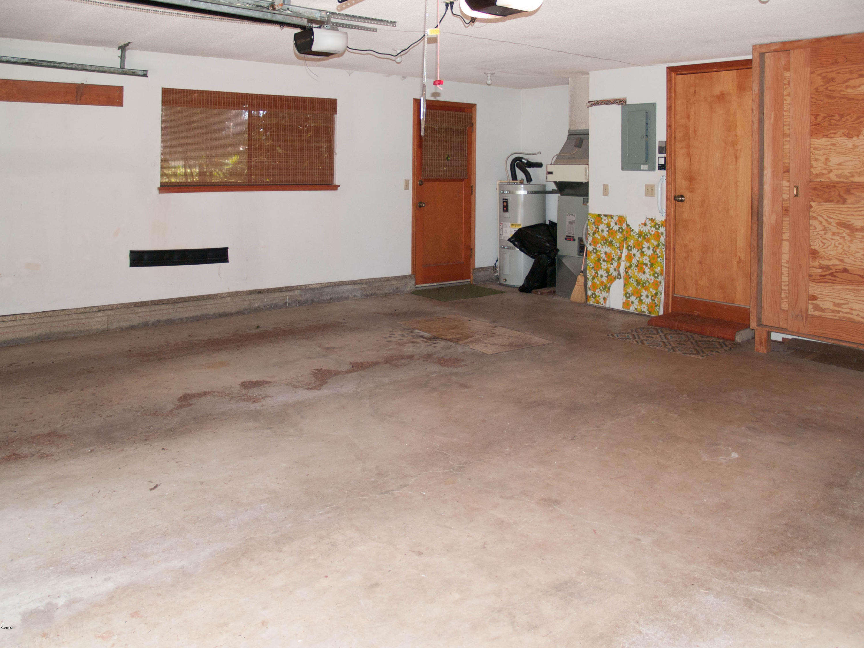80 Ridge Place Depoe Bay, OR 97341 - Photo 26 of 36 Garage