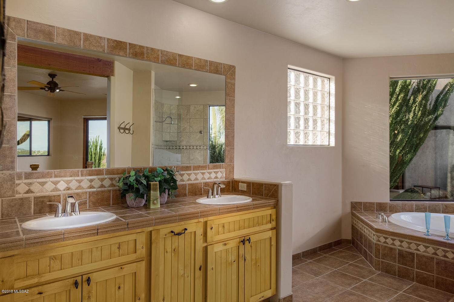 5670 North Abington Road Tucson, AZ 85743 - Photo 9 of 25 Gallery Image 9