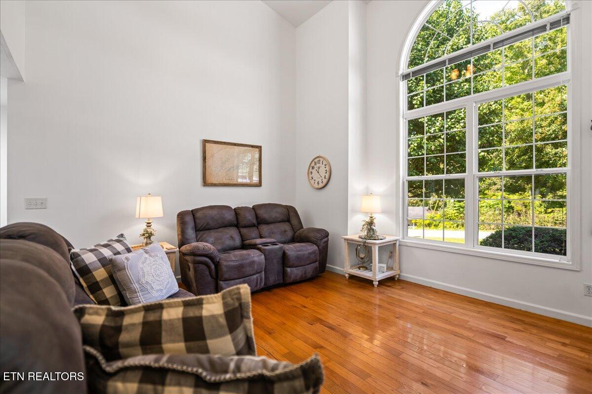 804 Pine Hollow Road Jacksboro, TN 37757 - Photo 9 of 43 Living