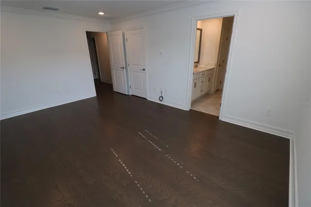 a view of a pathway with house on both side