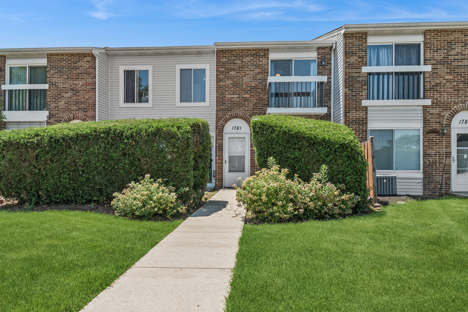 1781 Raleigh Lane Hoffman Estates, IL 60169 - Photo 1 of 23