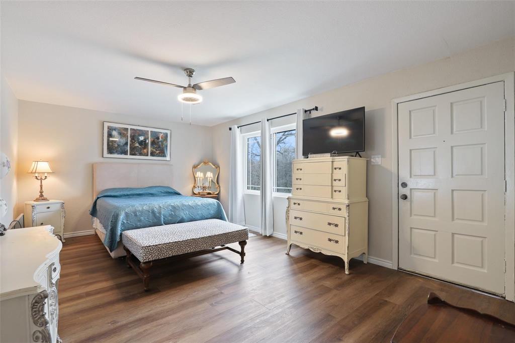 110 Vanshire Road West Lakeside, TX 76108 - Photo 22 of 34 a bedroom with a bed and cabinets