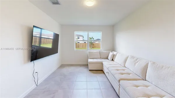 $4,000 | 2333 Southeast 28th Street, Homestead, FL 33035