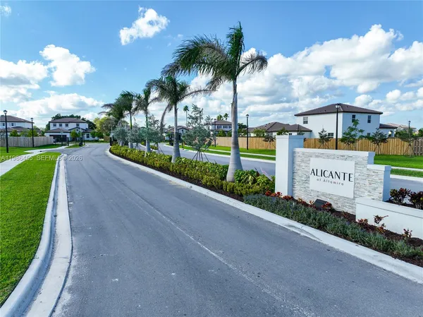 $4,000 | 2333 Southeast 28th Street, Homestead, FL 33035