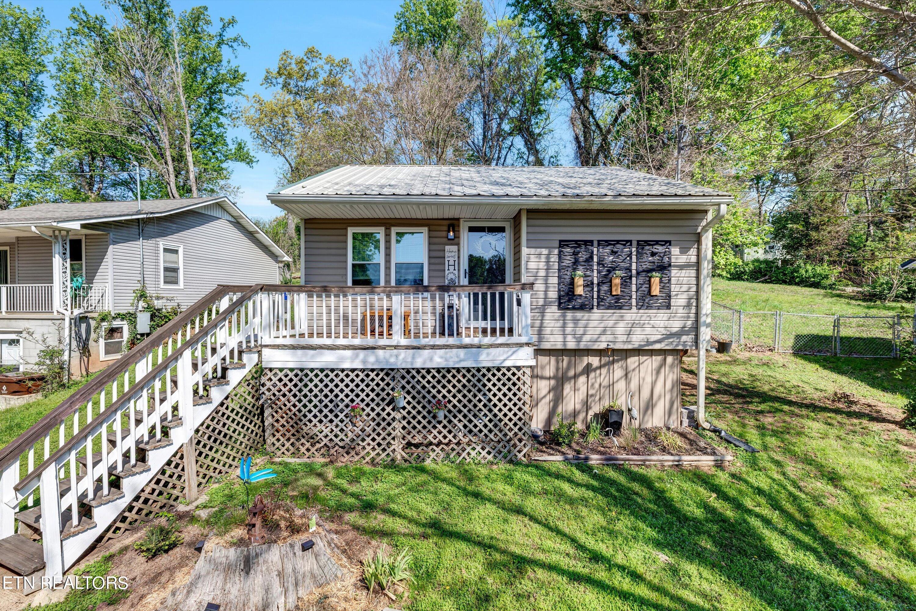 118 Wainwright Road Oak Ridge, TN 37830 - Photo 9 of 13 Front View