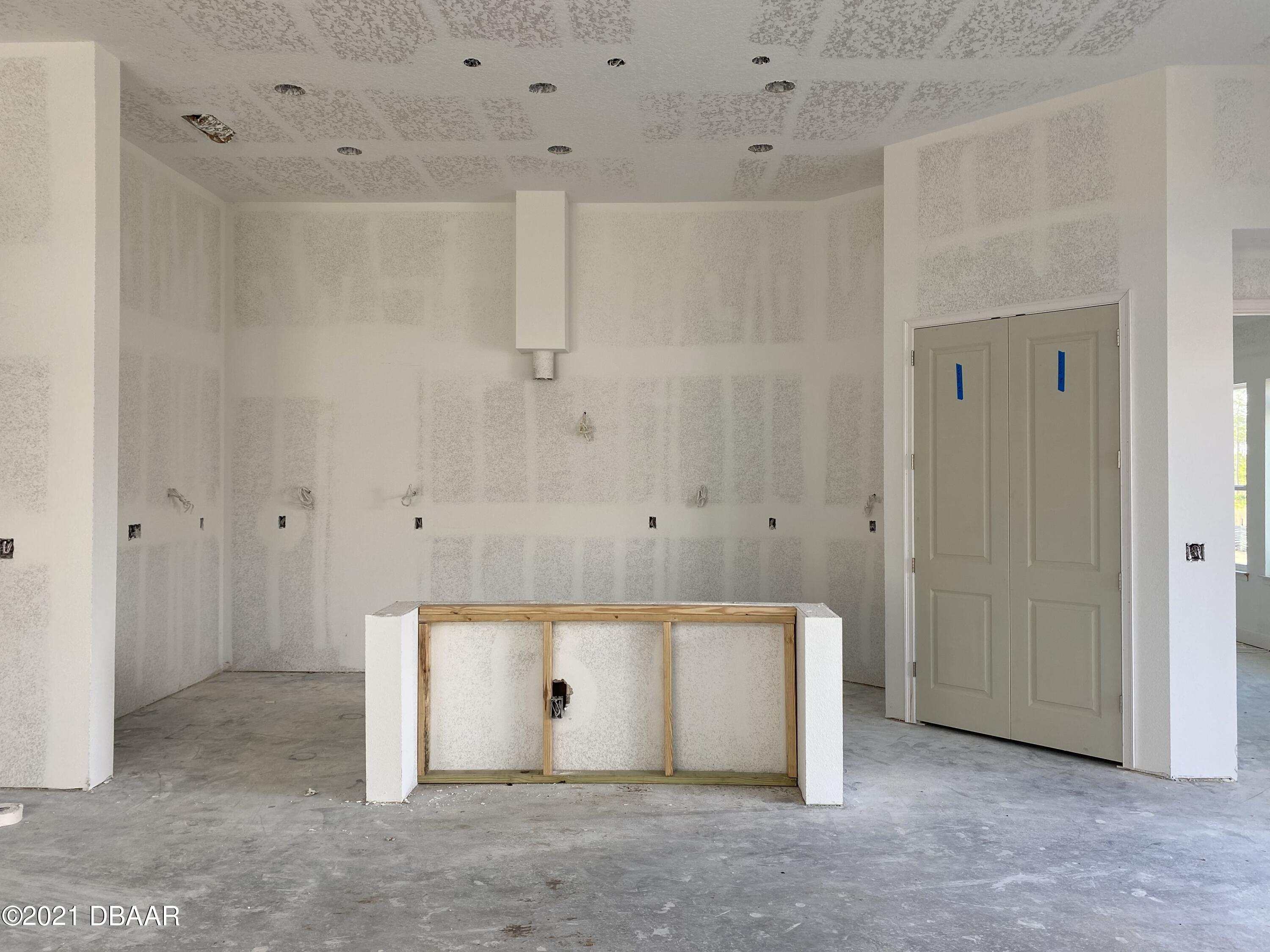 241 Mosaic Boulevard Daytona Beach, FL 32124 - Photo 3 of 13 IMG_4174