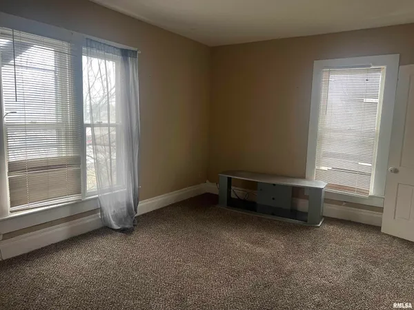 $59,900 | 332 West Calhoun Street, Macomb, IL 61455