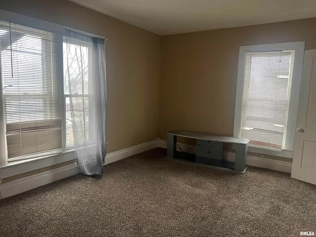 $75,000 | 332 West Calhoun Street, Macomb, IL 61455