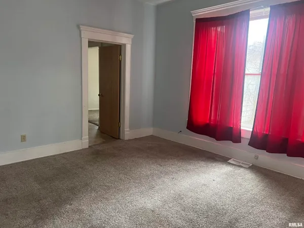 $59,900 | 332 West Calhoun Street, Macomb, IL 61455