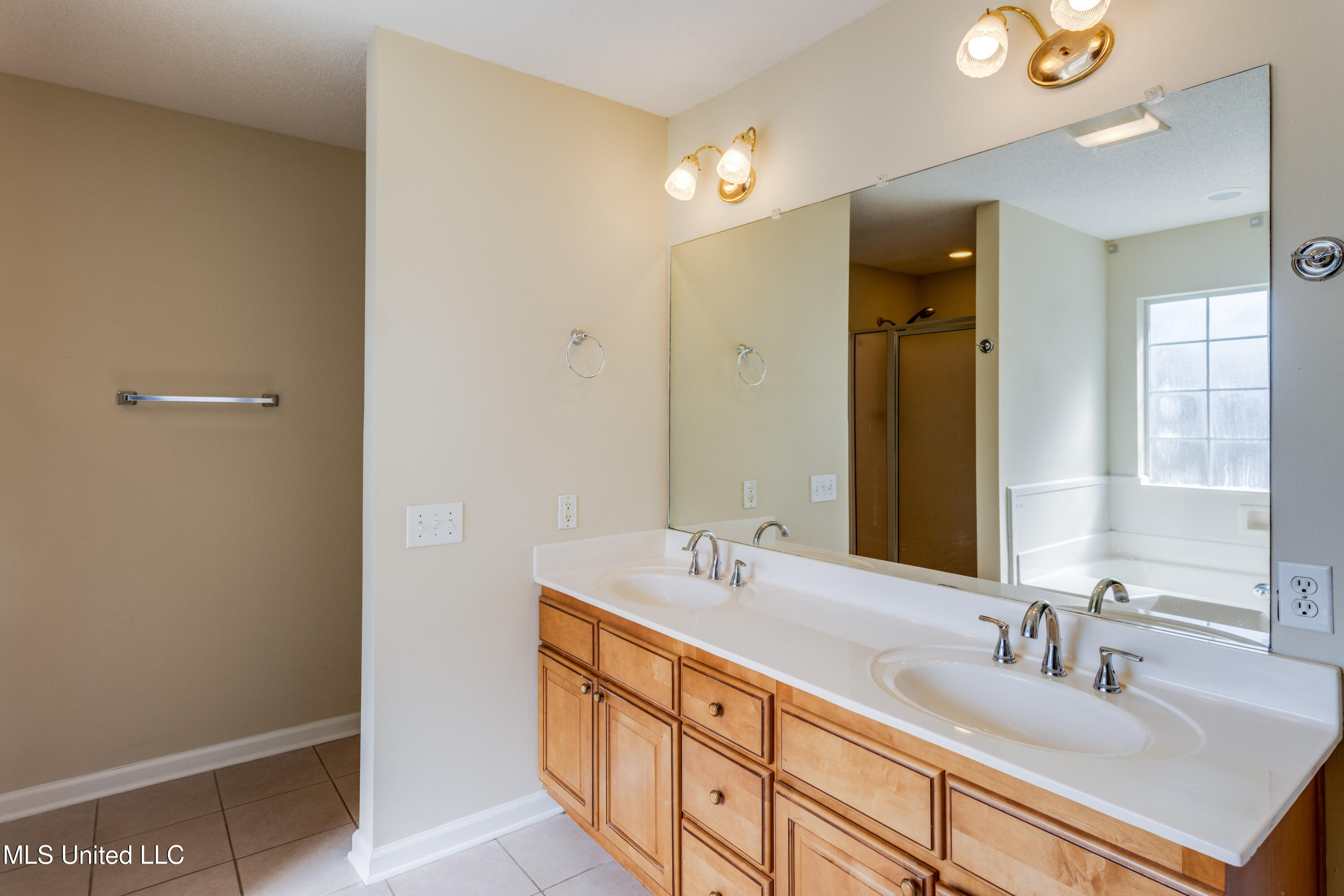 7322 Analii Street Diamondhead, MS 39525 - Photo 15 of 27 Primary Bath