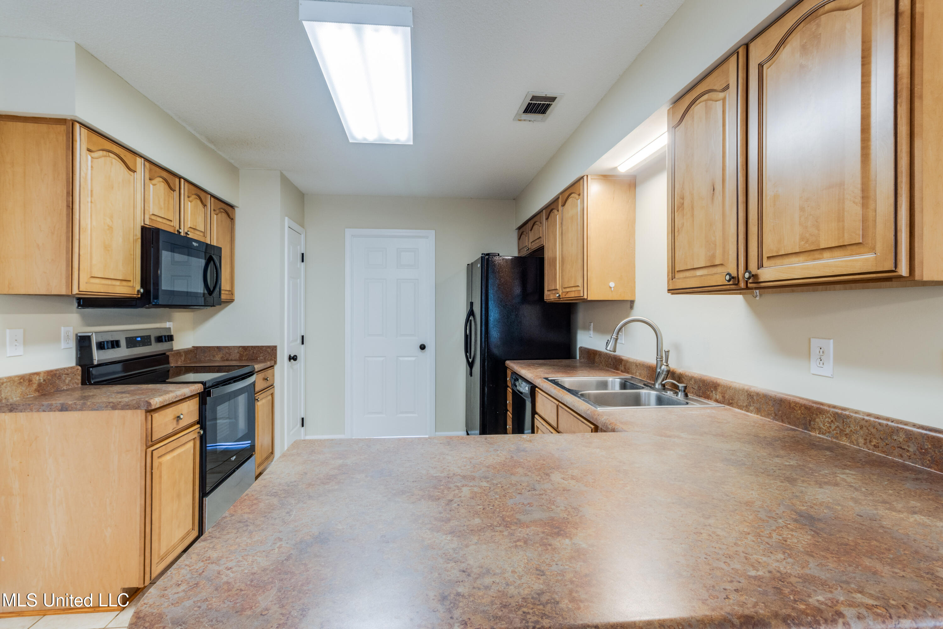 7322 Analii Street Diamondhead, MS 39525 - Photo 6 of 27 Kitchen
