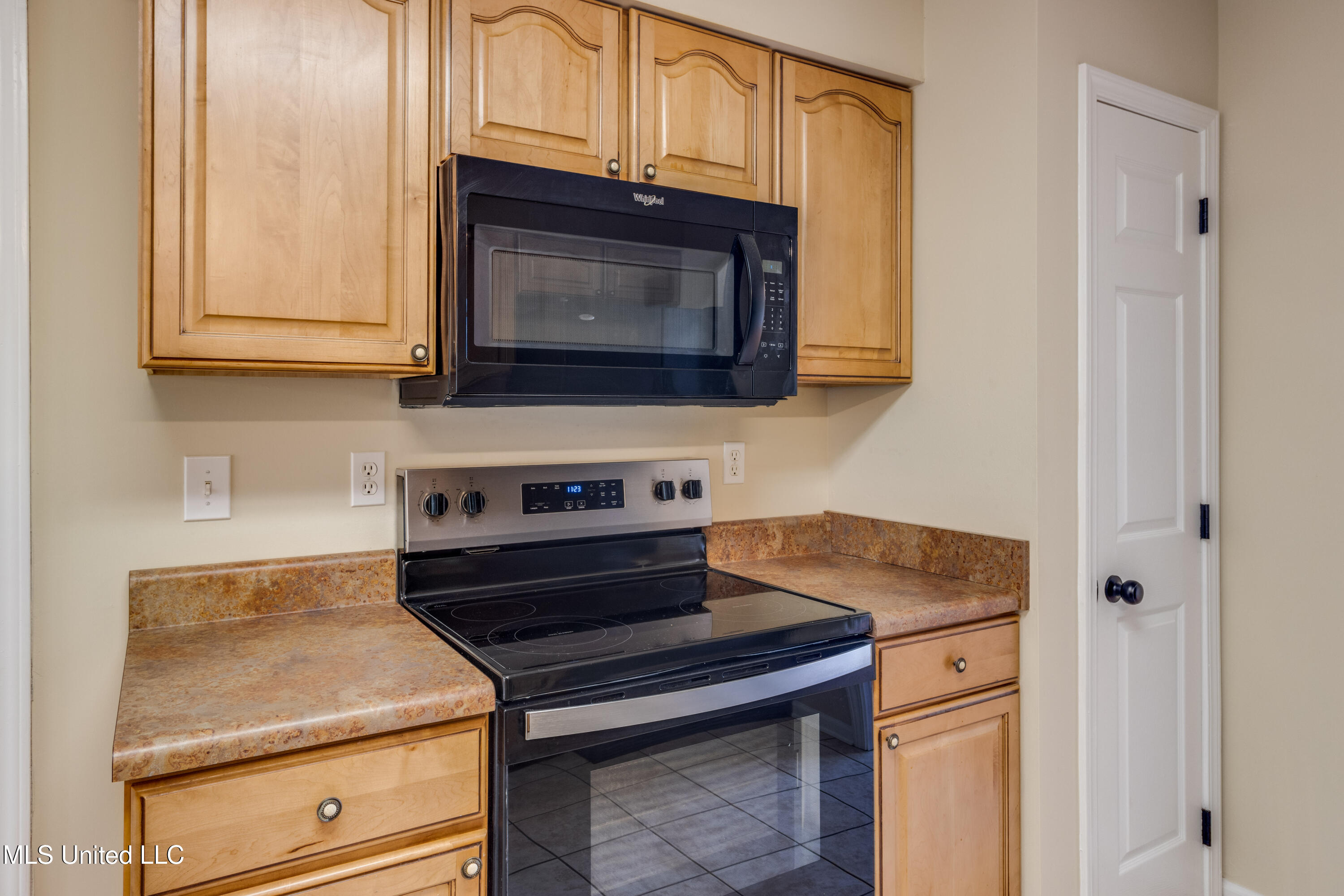 7322 Analii Street Diamondhead, MS 39525 - Photo 8 of 27 Kitchen