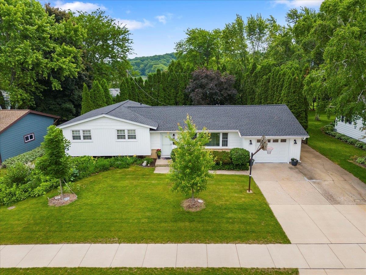 867 Barbara Street Sun Prairie, WI 53590 - Photo 1 of 1 Gallery Image 1