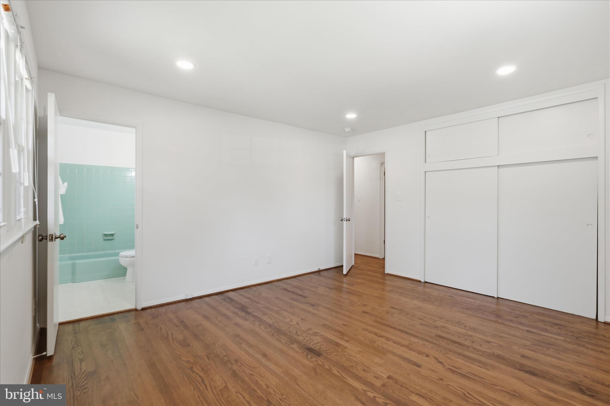 5609 Sedgwick Lane Springfield, VA 22151 - Photo 15 of 41 primary bedroom w closets and full bathroom