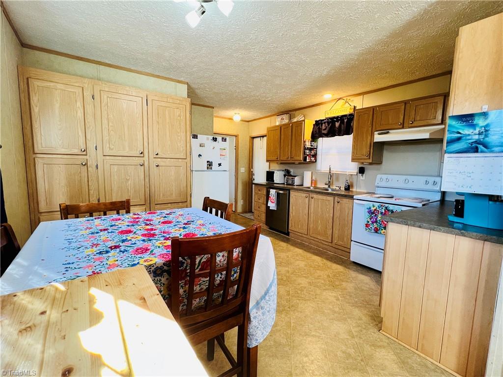 326 Huffman Fork Road Purlear, NC 28665 - Photo 10 of 25 Gallery Image 10