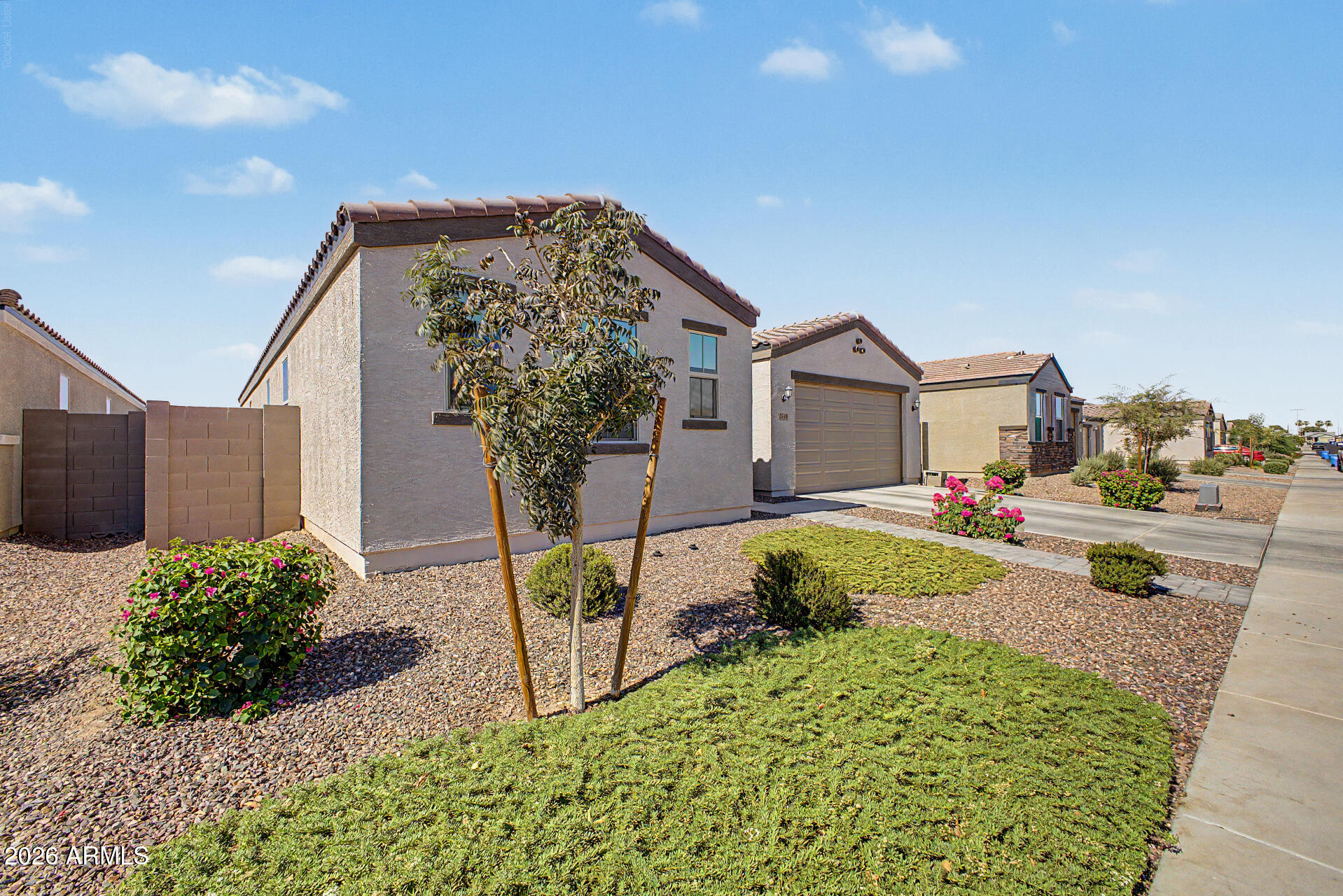 2540 West Grenadine Road Phoenix, AZ 85041 - Photo 5 of 69 Desert Front