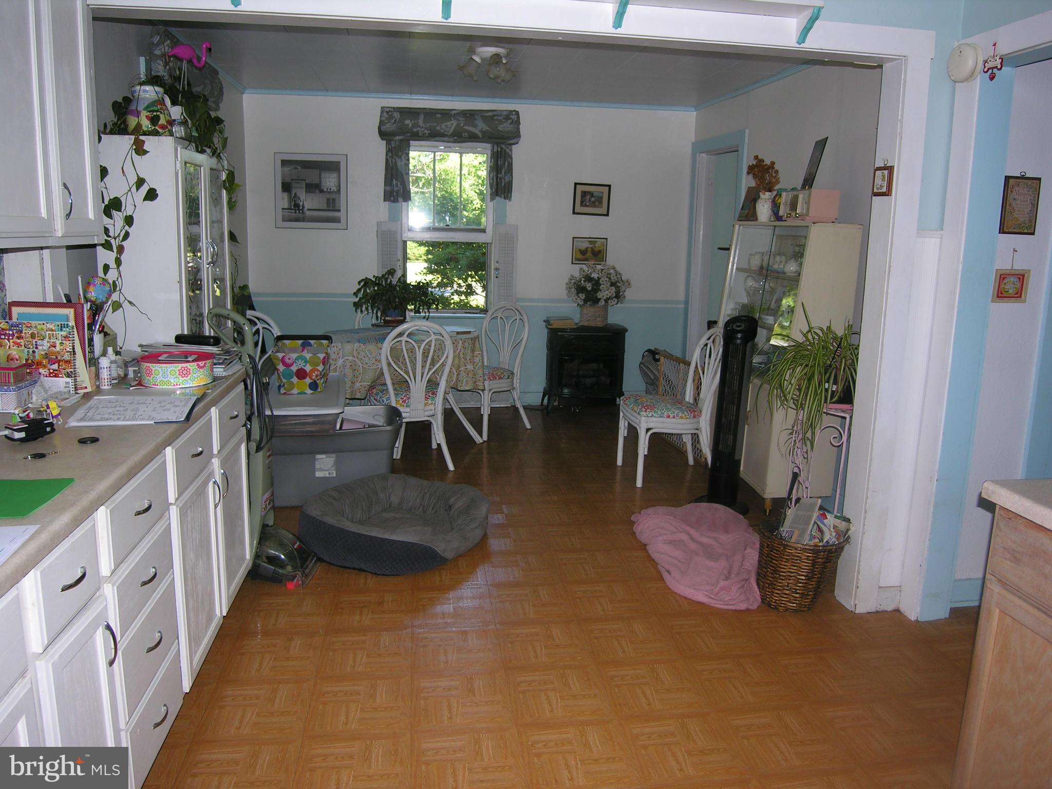 Kitchen & dining area