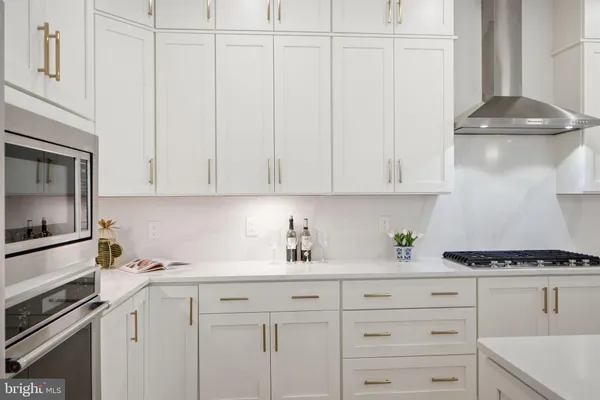 $914,999 | 22171 Springside Terrace, Unit 300, Ashburn, VA 20148