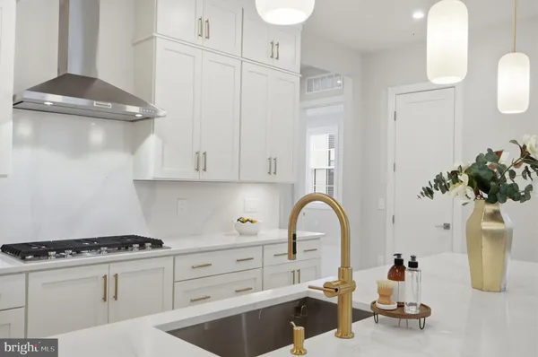 $914,999 | 22171 Springside Terrace, Unit 300, Ashburn, VA 20148