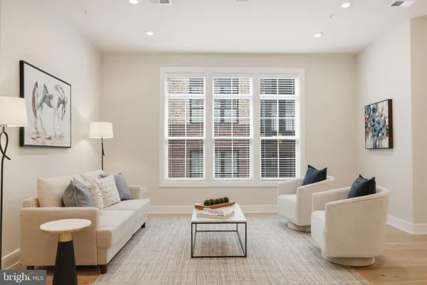 $914,999 | 22171 Springside Terrace, Unit 300, Ashburn, VA 20148