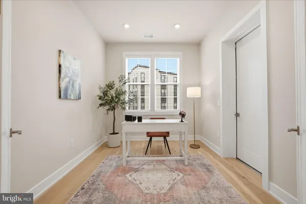 $914,999 | 22171 Springside Terrace, Unit 300, Ashburn, VA 20148