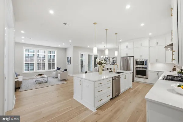 $914,999 | 22171 Springside Terrace, Unit 300, Ashburn, VA 20148