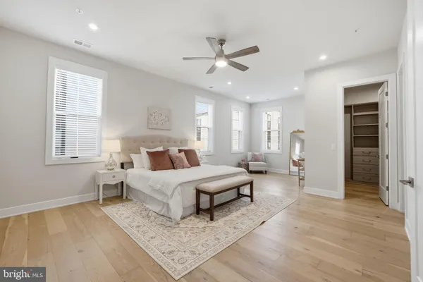 $914,999 | 22171 Springside Terrace, Unit 300, Ashburn, VA 20148