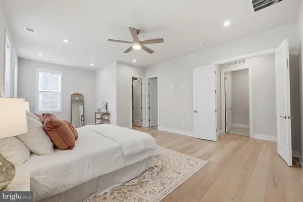 $914,999 | 22171 Springside Terrace, Unit 300, Ashburn, VA 20148