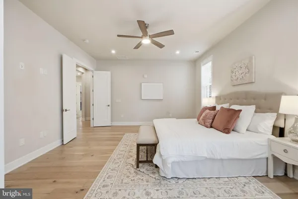 $914,999 | 22171 Springside Terrace, Unit 300, Ashburn, VA 20148