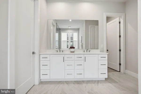 $914,999 | 22171 Springside Terrace, Unit 300, Ashburn, VA 20148