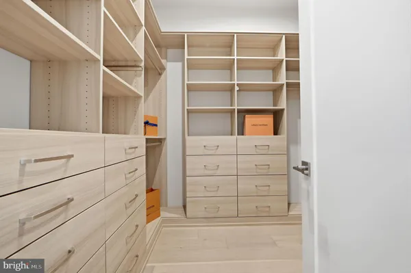 $914,999 | 22171 Springside Terrace, Unit 300, Ashburn, VA 20148