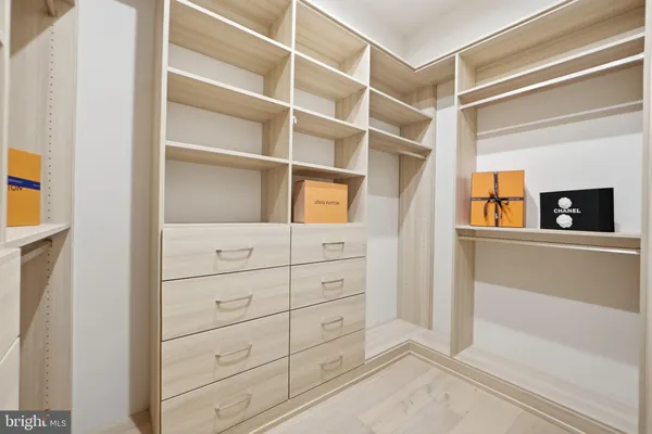 $914,999 | 22171 Springside Terrace, Unit 300, Ashburn, VA 20148