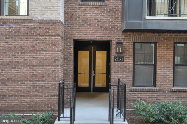 $914,999 | 22171 Springside Terrace, Unit 300, Ashburn, VA 20148