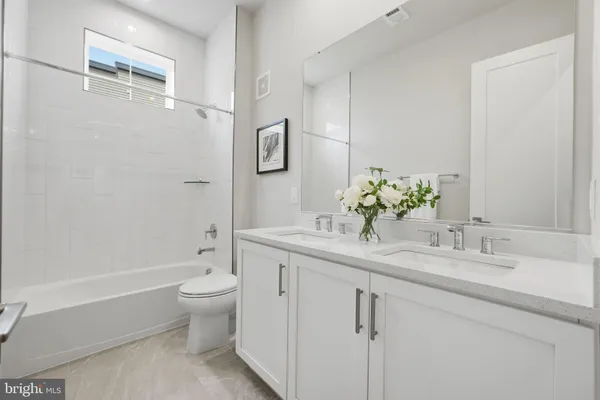 $914,999 | 22171 Springside Terrace, Unit 300, Ashburn, VA 20148